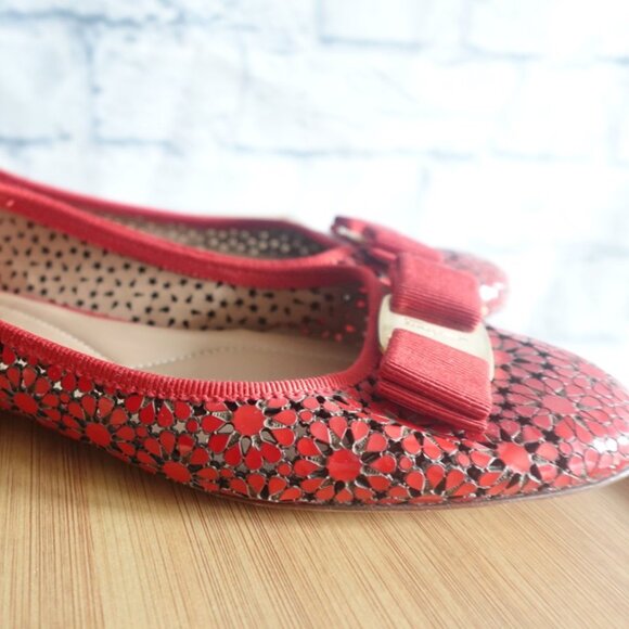 Salvatore Ferragamo Italy Tooled Floral Patent Leather Varina Bow Ballet Flats - Picture 8 of 16